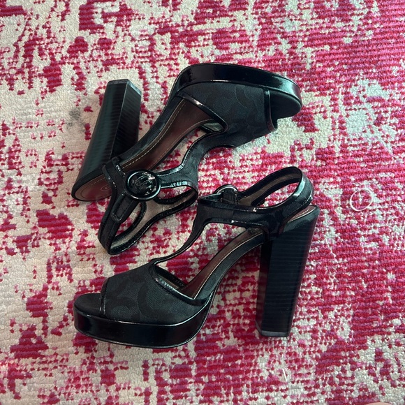 VTG Coach Lydia Signature Logo T-Strap Heels - Picture 1 of 3